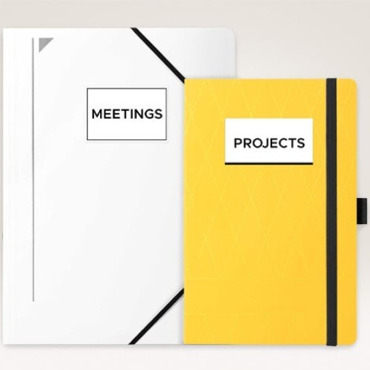 Dva sešity s univerzálními etiketami