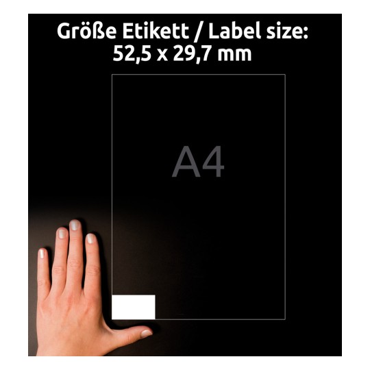 Obrázek zobrazuje ruku vedle označení rozměru štítku 52,5 x 29,7 mm, což se vztahuje na papír formátu A4 a specifikace etiket.