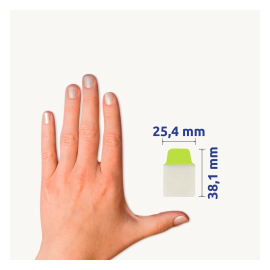 Obrázek zobrazuje ruku vedle malého obdélníkového předmětu označeného rozměry 25,4 mm šířky a 38,1 mm výšky. Předmět má zelený vršek a vypadá jako typ karty nebo štítku.