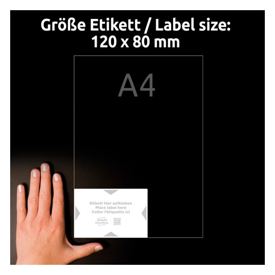 Obrázek ukazuje ruku vedle listu formátu A4, která označuje velikost štítku 120 x 80 mm, s pokyny pro umístění štítku na list.