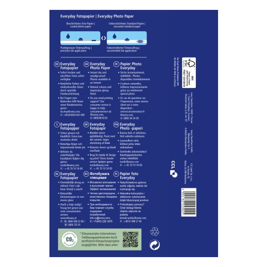 Obrázek je obalem pro 'Everyday Photo Paper' obsahující text v několika jazycích. Vysvětluje vlastnosti jako okamžité schnutí, přirozené barvy a poskytuje kontaktní informace zákaznické podpory.