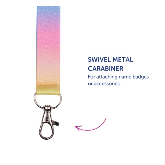 Obrázek ukazuje barevnou šňůrku na krk s otočnou kovovou karabinou, určenou pro připevnění jmenovek nebo příslušenství.