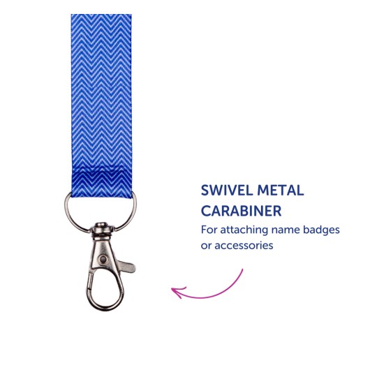 Obrázek obsahuje modrou šňůrku na krk se zubatým vzorem a otočnou kovovou karabinou určenou k připevnění jmenovek nebo příslušenství.