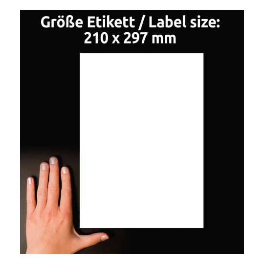Obrázek ukazuje ruku osoby vedle prázdného listu papíru, zobrazující označení velikosti 210 x 297 mm. Pozadí je tmavé.