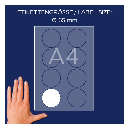 Obrázek zobrazuje arch štítků velikosti A4 s kruhovými štítky o průměru 65 mm, doprovázenou rukou pro měřítko.
