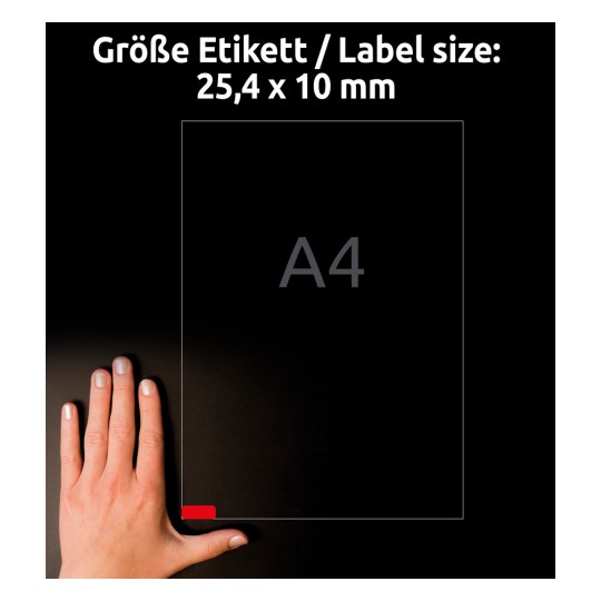 Obrázek zobrazuje ruku vedle označené oblasti ukazující velikost papíru A4. Uvedená velikost štítku je 25,4 x 10 mm.