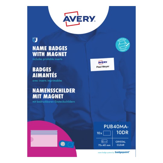 Balení Avery zobrazující magnetické jmenovky na modré košili s ukázkovou jmenovkou?