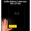 Obrázek ukazuje ruku vedle označení velikosti, které udává rozměry 105 x 37 mm, s výrazně zobrazeným nápisem 'A4'.