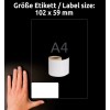Obrázek ukazuje ruku s etiketou o velikosti 102 x 59 mm vedle role prázdných etiket s uvedenou velikostí A4.