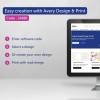 Obrázek zobrazuje obrazovku počítače s programem Avery Design & Print. Zvýrazňuje snadné kroky k vytvoření vlastních štítků a karet, včetně zadání softwarového kódu, výběru návrhu, vytvoření vlastního návrhu a tisku s hromadnou korespondencí.