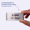 Obrázek zobrazuje ruku držící jmenovku se jménem 'Paul Meyer' a logem 'Avery'. Jmenovka je v provedení z nerezové oceli, měří 80 x 34 mm, a je uvedeno, že s tímto formátem je jich k dispozici 20.