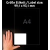 Obrázek zobrazuje ruku držící prázdnou etiketu o rozměrech 99,1 x 93,1 mm na tmavém pozadí. Text uvádí velikost etikety a je zde A4 referenční měřítko.